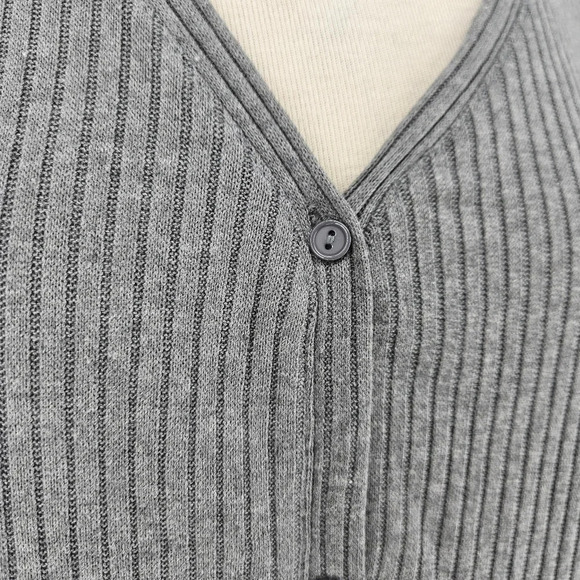 Tinsel Shirt Gray Long Sleeve Rib Knit Button Up V Neck Top Petite - Picture 2 of 8